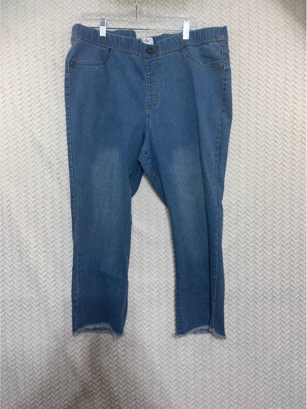Just Be Women's Plus Size 2X Blue Denim Capri Jeans - Picture 5 of 5